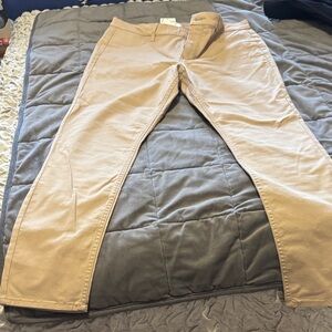 H&M women’s Beige Tan Chino Pants